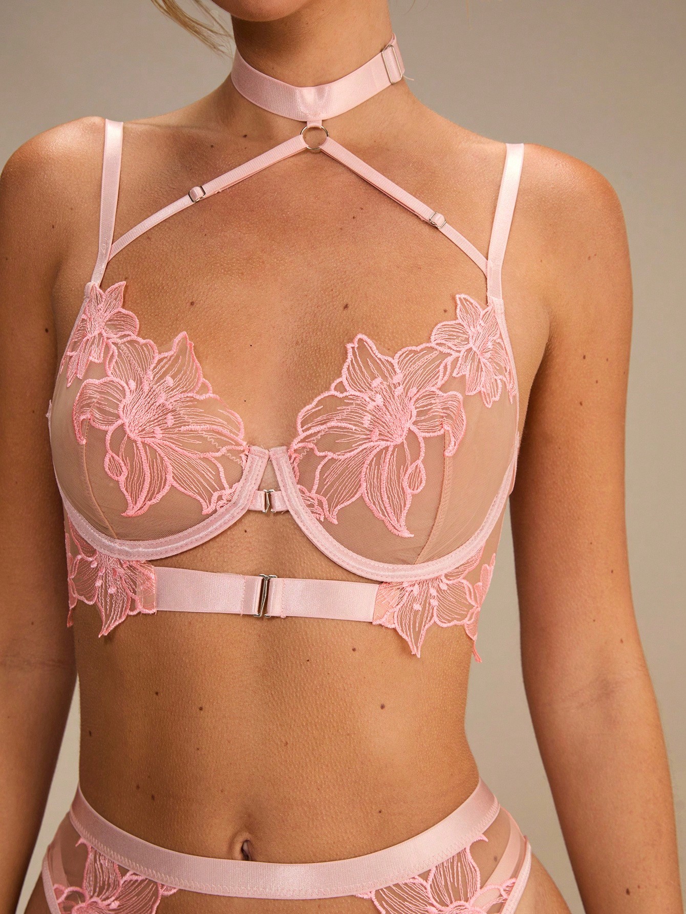 Pink Floral Lace Sheer Front-O - Garter Belt Set avis et prix